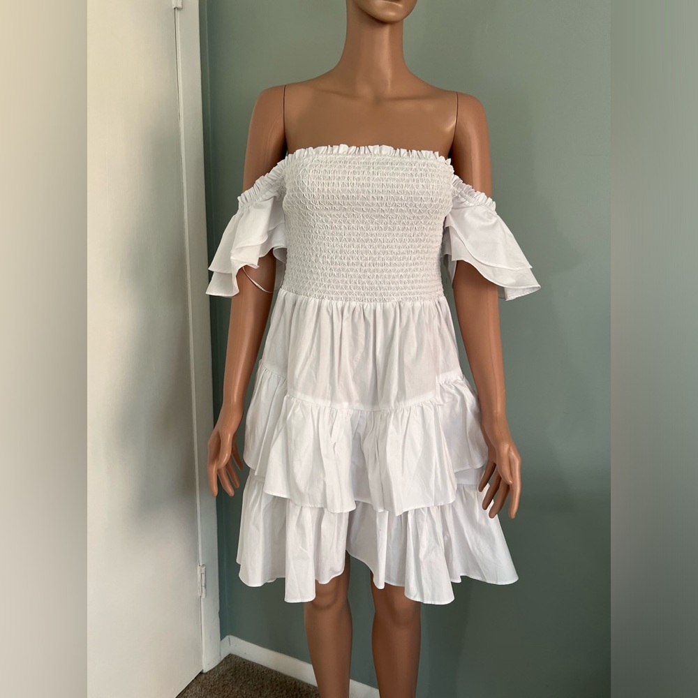 NWT Elliatt Sz L Lavinia Dress White Mini Off Shoulder Ruffle Smocked Revolve - Picture 5 of 16